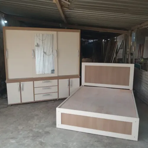 CONJUNTO DE QUARTO EM MADEIRA 