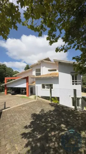 Casa de Alto Padrão em Terreno de 3.500 m²!