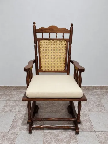 Vendo cadeira de balanço seminova!