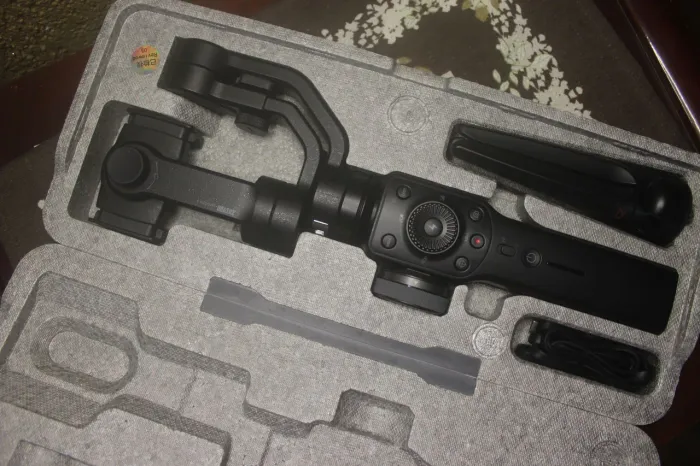 Gimbal Zhiyun Smooth 4 para Smartphone - Impecável, Estado de novo