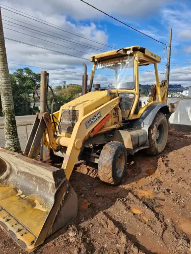 Retro Escavadeira Randon RK406  ano 2011 tração 4x4
