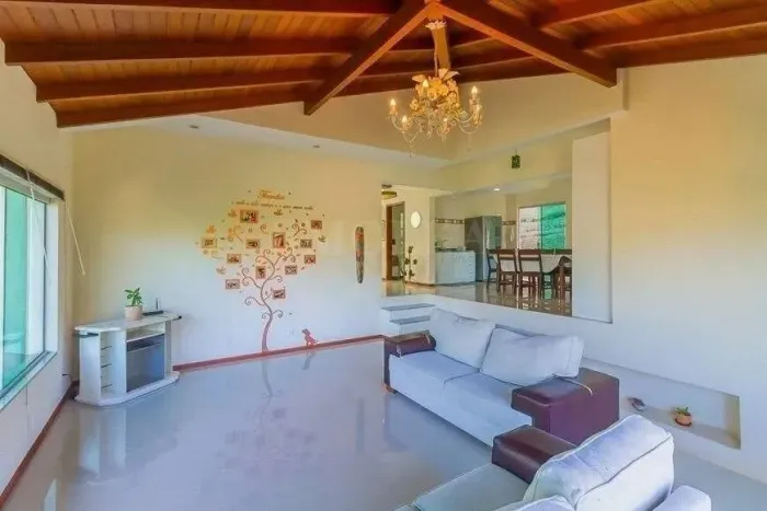 Casa em Condomínio na Trindade de 4 Quartos