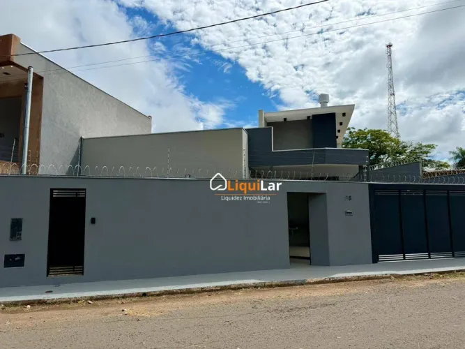 Casa à Venda no Bairro Tiradentes com 3 Quartos, Suíte e Área Gourmet Próxima à Lagoa Itat