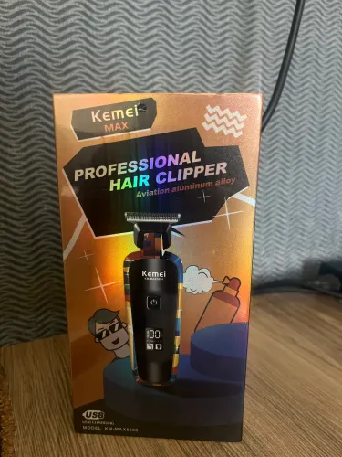 Máquina de barba/cabelo Kemei max 5090 - Lacrada