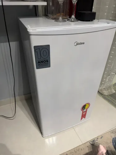 Frigobar Midea 127v muito novo