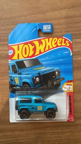 Hot wheels Land Rover 90 Exclusiva dos EUA ? da loja Dollar General