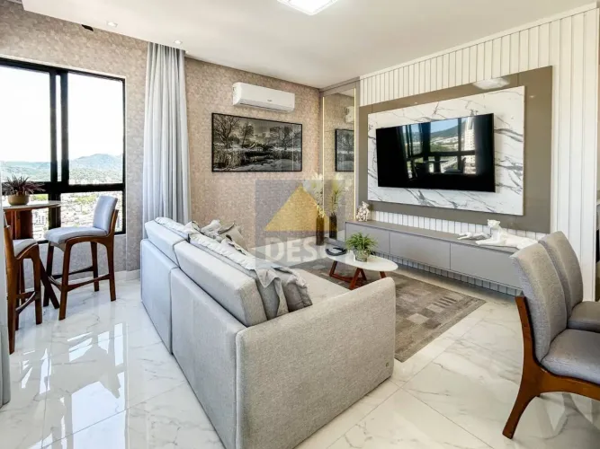 Apartamento mobiliado com 3 suítes à venda no Centro de Balneário Camboriú