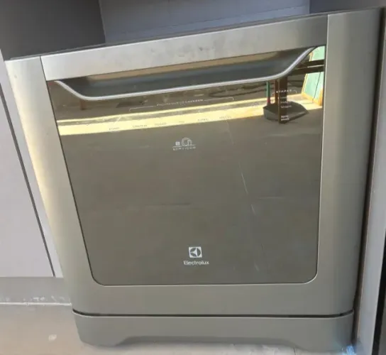 Lava-Louças Electrolux 8 Serviços Inox Compacta com Programa Eco (LE08S)