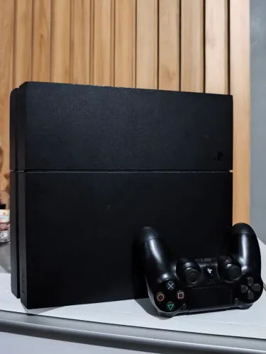 Ps4 desbloqueado com controles, cabos e garantia da loja - aceito cartão