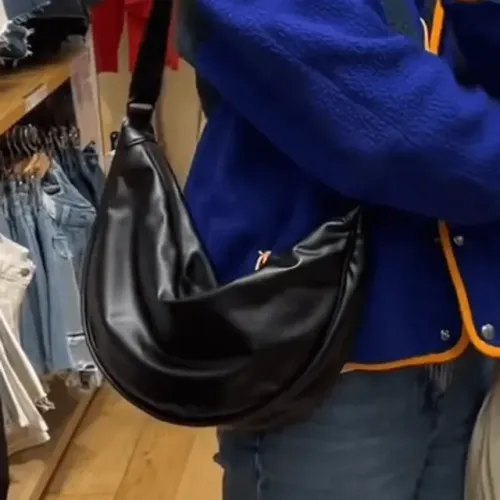 bolsa meia lua de couro preta grande redonda