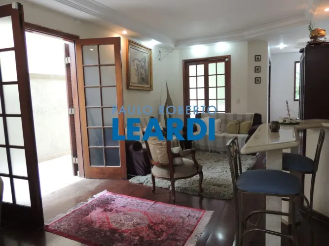 CASA ASSOBRADADA - PANAMBY - SP