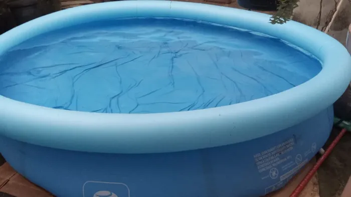 Vendo Piscina de 2.700litros (seminova)