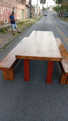 Mesa de madeira com bancos sob medida 3x0, 94