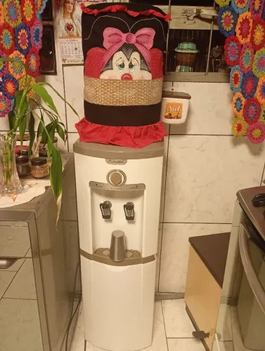 Bebedouro de coluna branco com galão