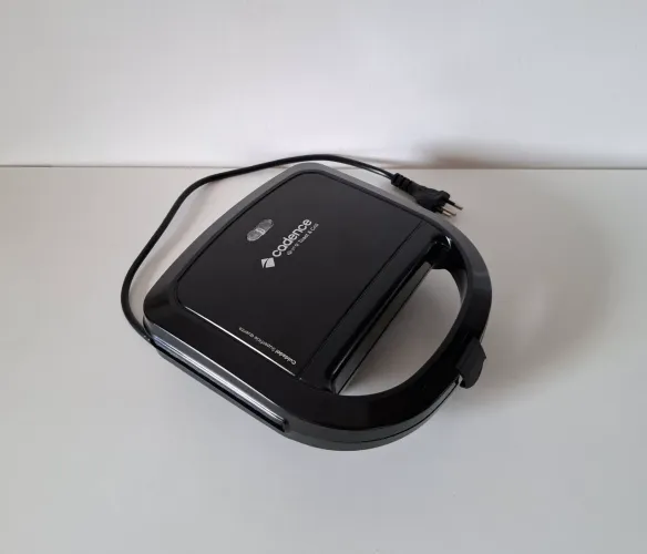 ?Sanduicheira e Mini Grill Cadence Toast & Grill Preto 127V / 750W