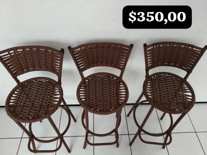 Vendo 03 banquetas 