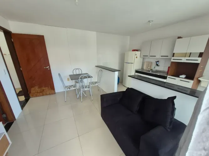 Apartamento 1 Quarto Semi-Mobiliado, Condomínio Fechado c Portaria 24h, Varanda, Taxas Inc