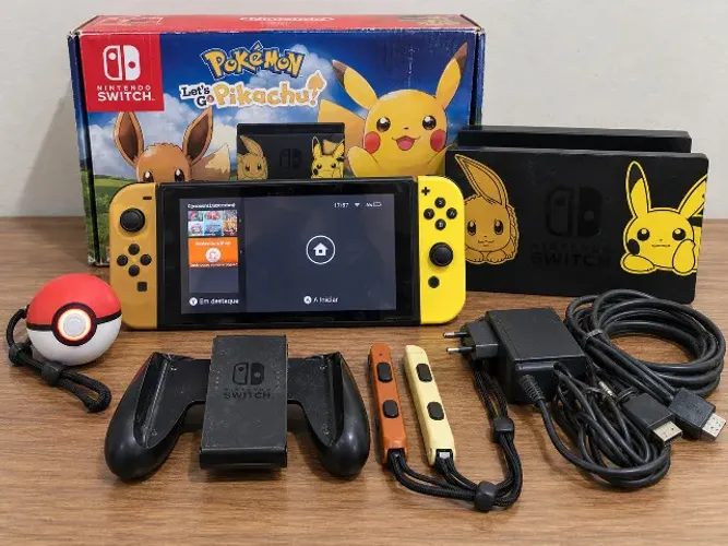 Nintendo Switch Pokémon Let's Go Pikachu & Eevee Edition + Poké Ball Plus Completo