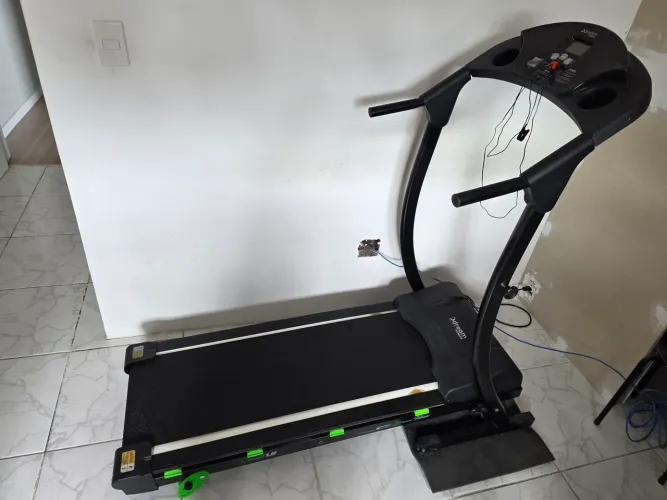 Esteira praticamente nova (4 meses de uso)