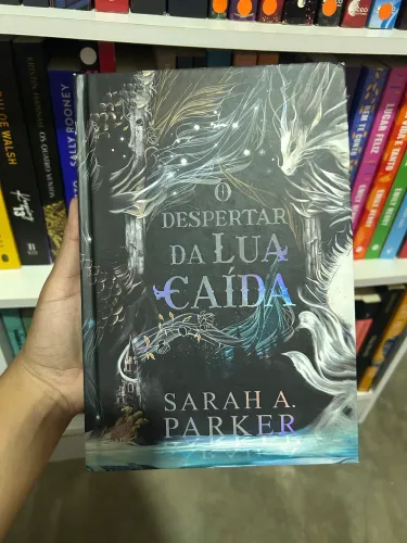 O despertar da lua caída - Edição especial em capa dura com pintura trilateral