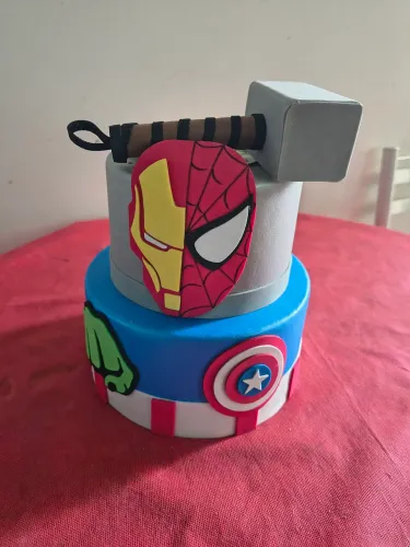 Bolo Fake Vingadores 
