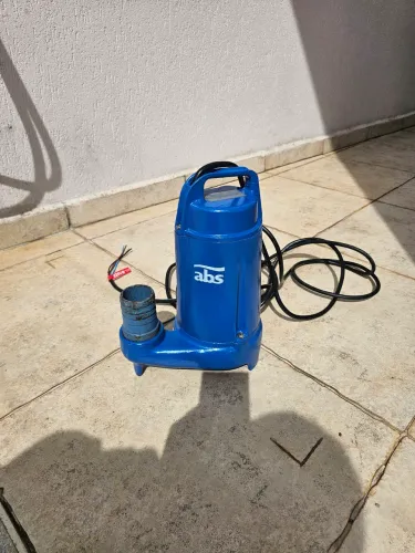 Bomba centrífuga ABS robusta 300M 220vlts
