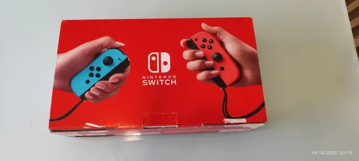 Nintendo Switch V2 (usado) mais cartão de memória 256 Gb.