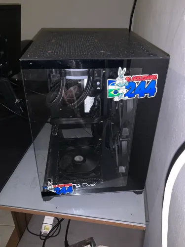 VENDO PC GAMER OU TROCO EM MOTO OU ASSUMO PARCELAS, COM 8 MESES DE USO.
