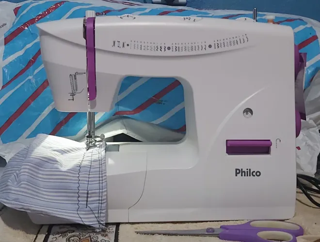 Máquina de costura philco