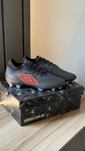 Chuteira campo umbro Adamant pro
