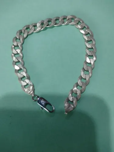 Pulseira de prata, 20cm, 20g, elo grumet 10mm, engate do fecho não é original.