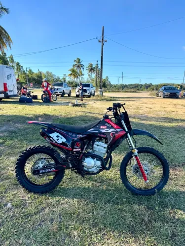 Moto trilha CRF 300 ano 2021 Super Nova Zero
