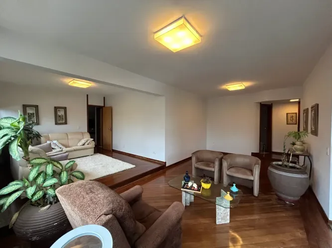 Cobertura Duplex a venda no Setor Oeste - 440m² com 4 quartos e 4 vagas.