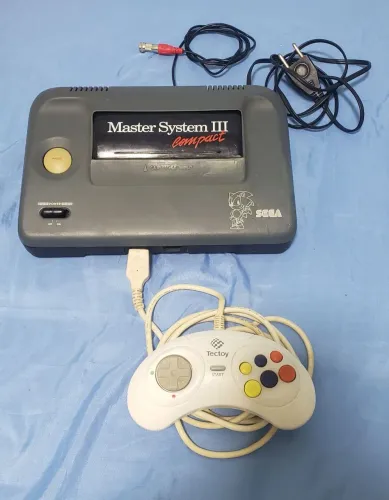 Master System 3 com Sonic na memória