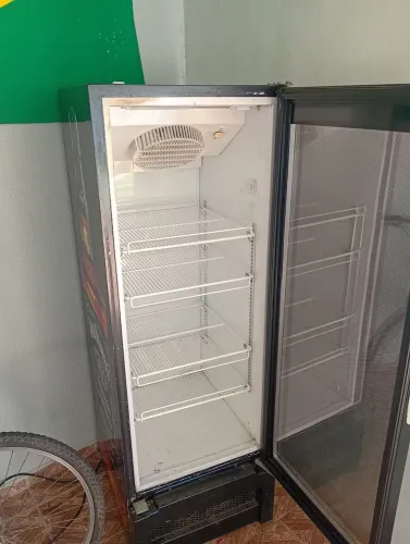 Uma expositora 340litros