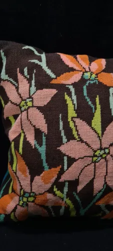 Almofada de tapeçaria artesanal<br>feita à mão