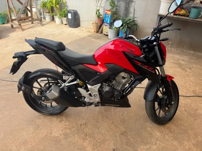 Moto nova apenas 4 mil km