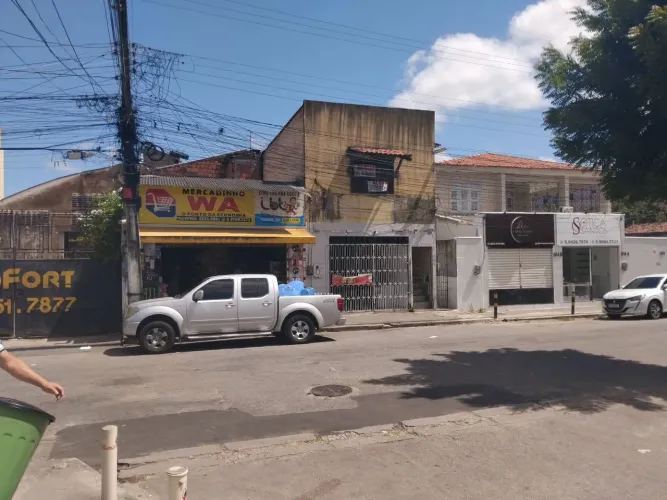 Aluga-se casa Antônio bezerra