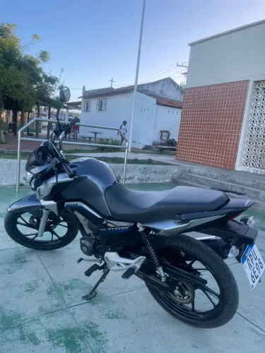 Moto CG Titan 160 2023, Nova e sem detalhes.