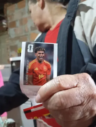Troco figurinha do lamine yamal repidida