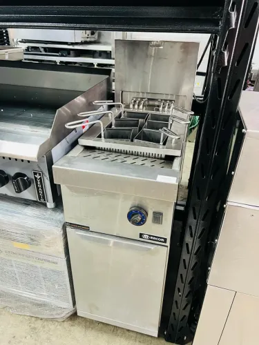 Cozedor de massas elétrico Macom