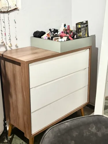 Cômoda com 3 gavetas espaçosas