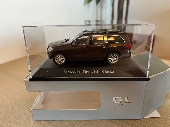 Mercedes GL-Klasse 1.43 Marron. Na caixa.