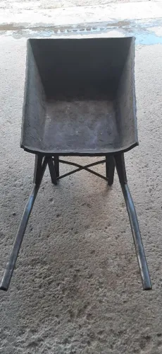 Carrinho de mão reforçado