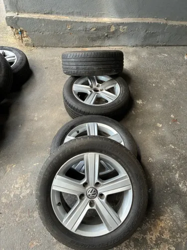 4 Rodas Golf 1.4 TSI 2017 + Pneus Dunlop 