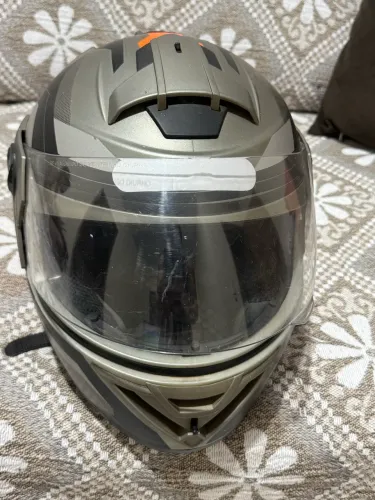 Vende-se capacete R$130,00 reais.