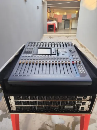 Yamaha 01V96 Mesa de Som Digital, com 32 canais e Case.