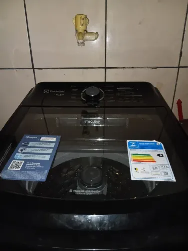 Máquina de lavar preta Electrolux 15kg