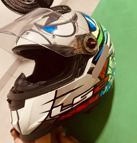 Capacete