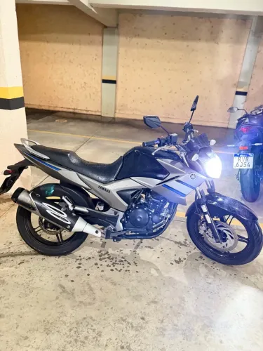 Vendo ou troco por carro de maior valor
